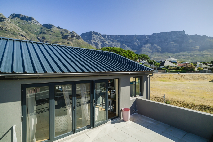 6 Bedroom Property for Sale in Vredehoek Western Cape